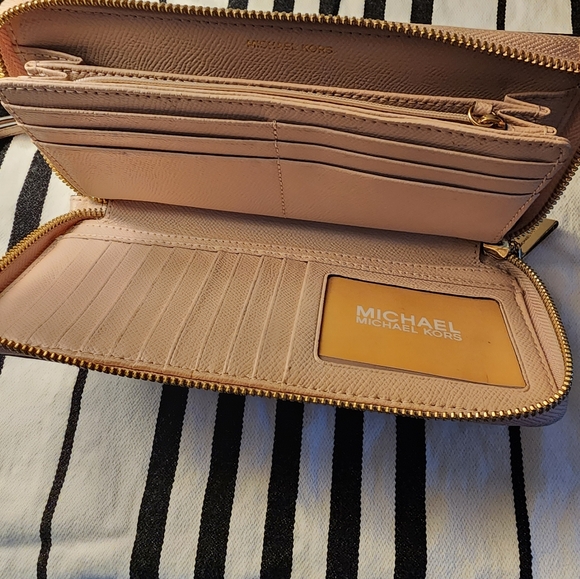 Michael Kors continental wallet - Picture 3 of 3